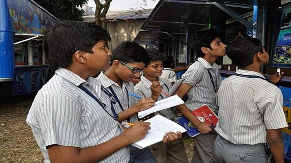 Students who appeared for Karnataka 1st PUC board exams 2026, should have to score at least 33% in each subject to get promoted to Karnataka 2nd PUC. (Representational image: Freepik)
