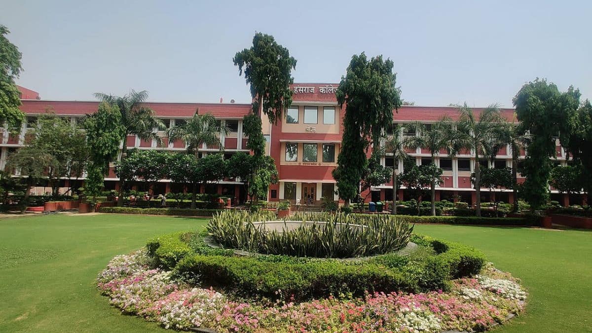 The protestors claimed the directive reflected "double standards. (Image: Wikimediacommons)