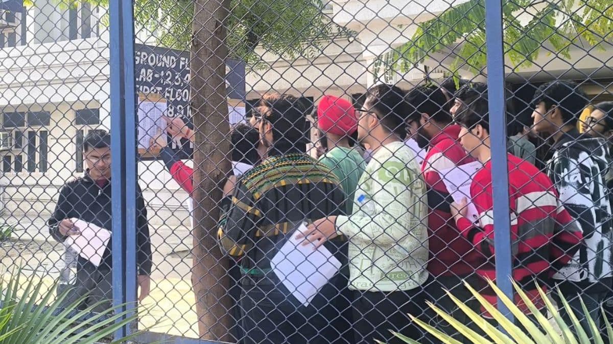 JEE Main 2026 April 4 Shift 1 Analysis Out (Image Credit: Careers360 file)