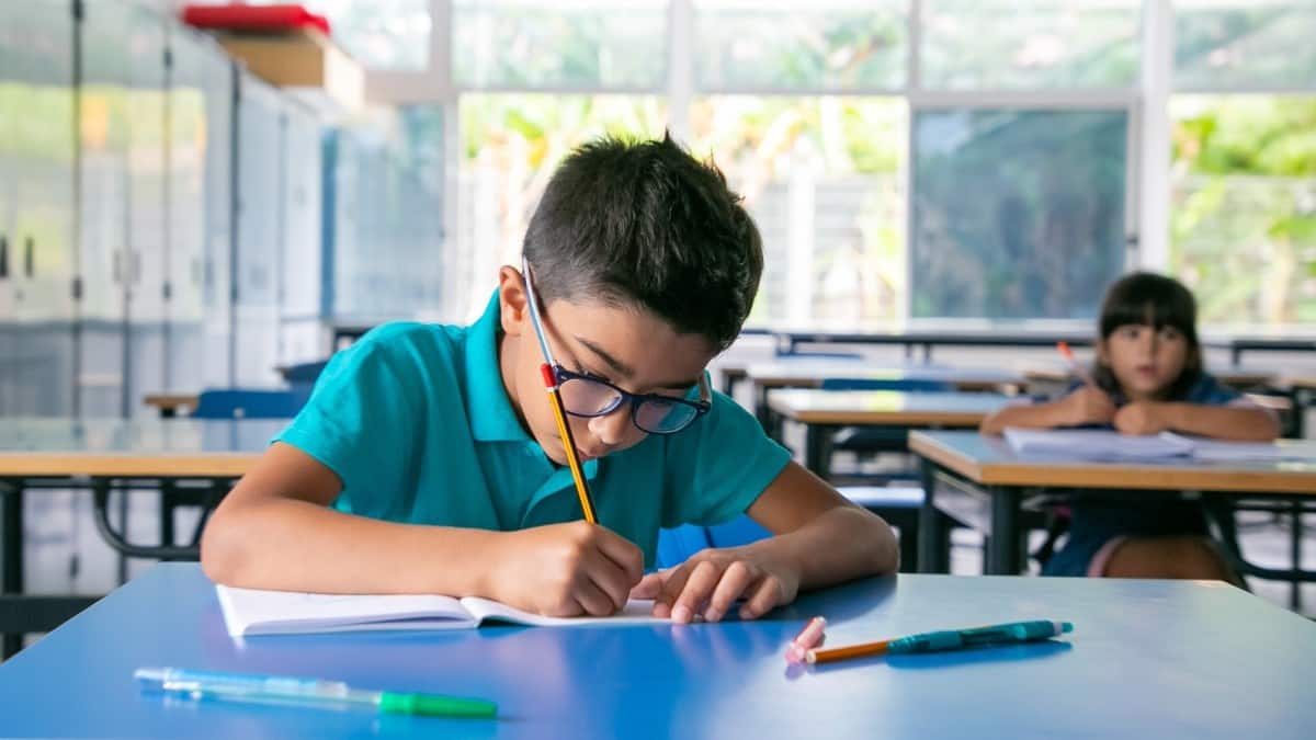 Delhi govt opens scholarship applications for SC, ST, OBC students for 2025–26