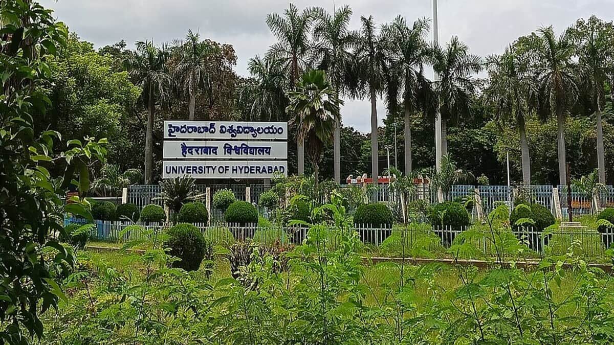 23-year-old MA student at the University of Hyderabad allegedly died by suicide by jumping into a pond in the campus. (Image source: Wikimedia Commona)