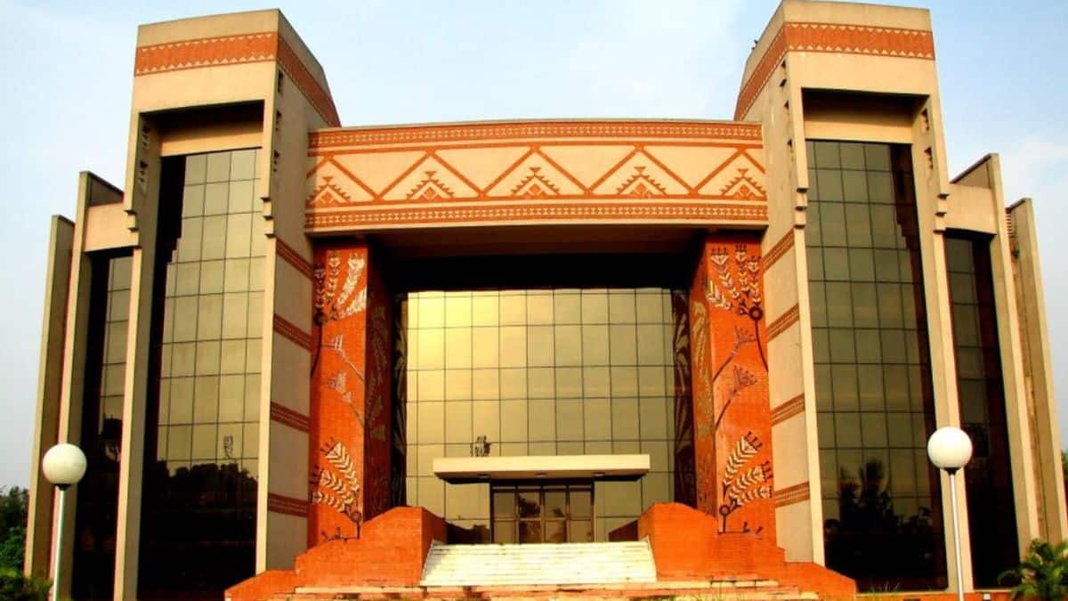 IIM Calcutta announced Batch 19 of its Executive Programme (Image Credit: Wikimedia Commons)