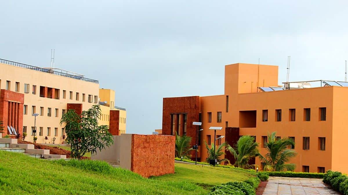 GIM develops satellite policy (Image Credit: Wikimedia Commons)
