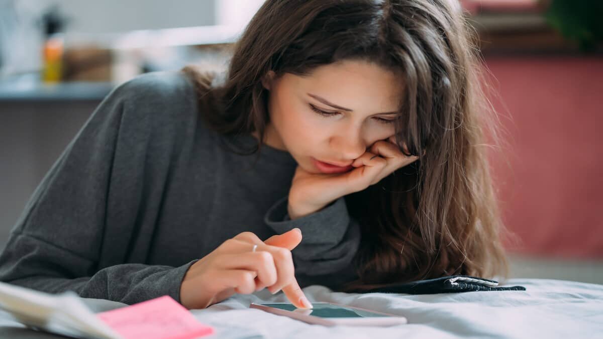 AKTU Paper Leak: Candidates will be able to download the admit cards for re-exam through the ERP portal from May 27 for BTech Computer Science paper. (Representational image: Magnific)