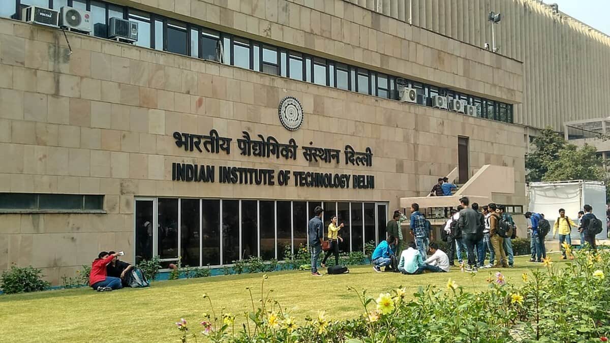 JEE Advanced 2026: Arohi Deshpande of IIT Delhi zone has secured top rank among female candidates with CRL 77. She obtained 280 out of 360 marks. (Image source: Wikimedia Commons)