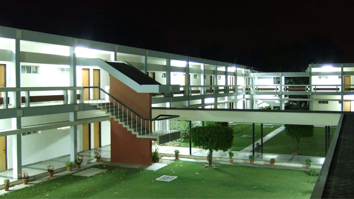 IITs are set to test the new pilot exmination format on first-year BTech students for entrance at IITs across its 23 campuses. (Image Source: Wikimedia Commons)
