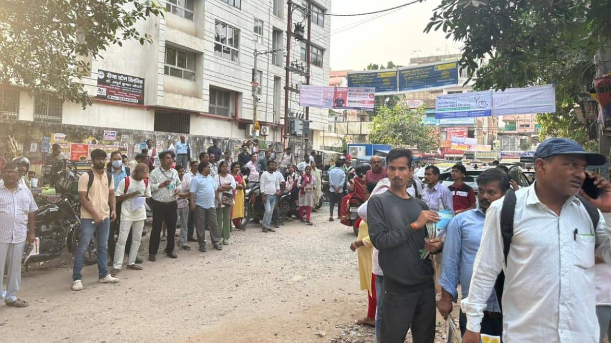 Shristi Dubey writes NEET exam with 9 broken ribs (Image Credit: Careers360 File)
