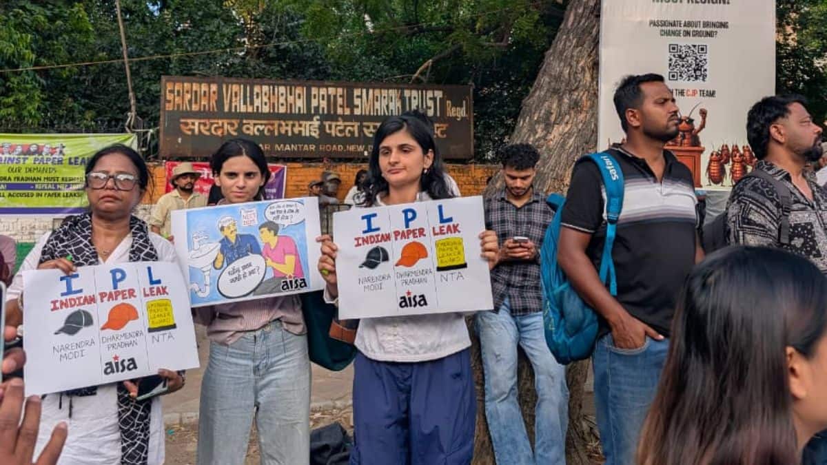 Free library, student stories mark third day of NEET protest at Jantar Mantar (Image: Sheena Sachdeva/Careers360)