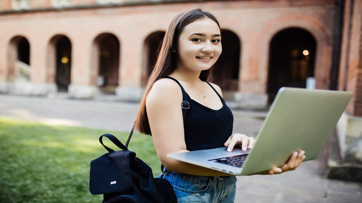 DU PG Admissions 2026: Apply throught CSAS portal at pgadmission.uod.ac.in. (Representational image: Magnific)