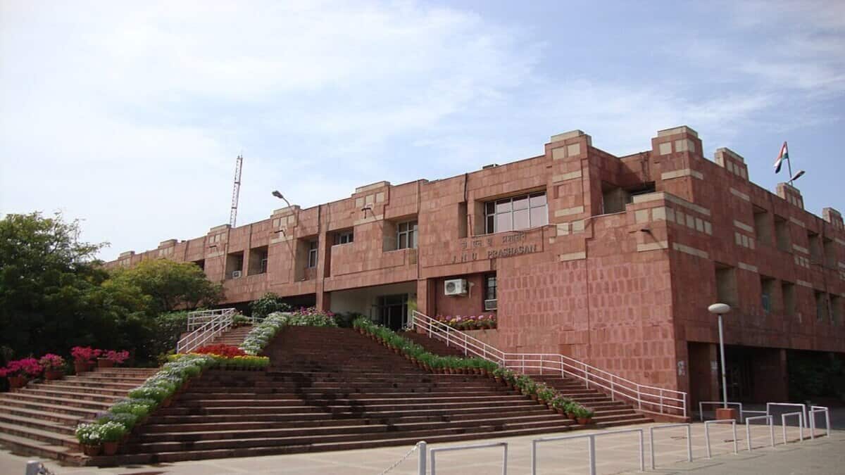 JNU UG Admissions 2026: Candidates can apply for UG and COP programmes through the official website at jnuee.jnu.ac.in. (Image source: Wikimedia Commons)