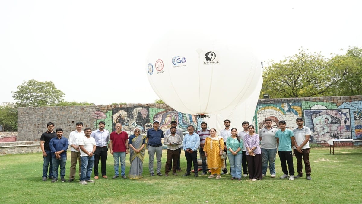 IIT Delhi demonstrates an indigenous AI-enabled aerostat surveillance system. (Image: Press release)