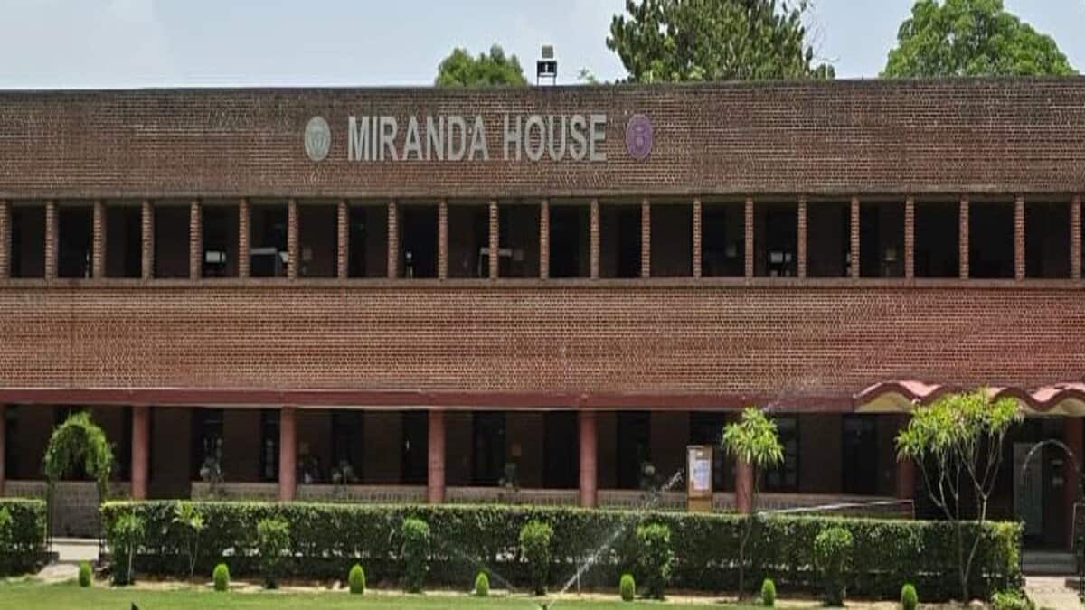 DU held an online meeting today with college principals, head of the departments, hostels authorities, the DU Student Union office bearers, and the Delhi Police on anti-ragging measures. (image source: Miranda House official X account)