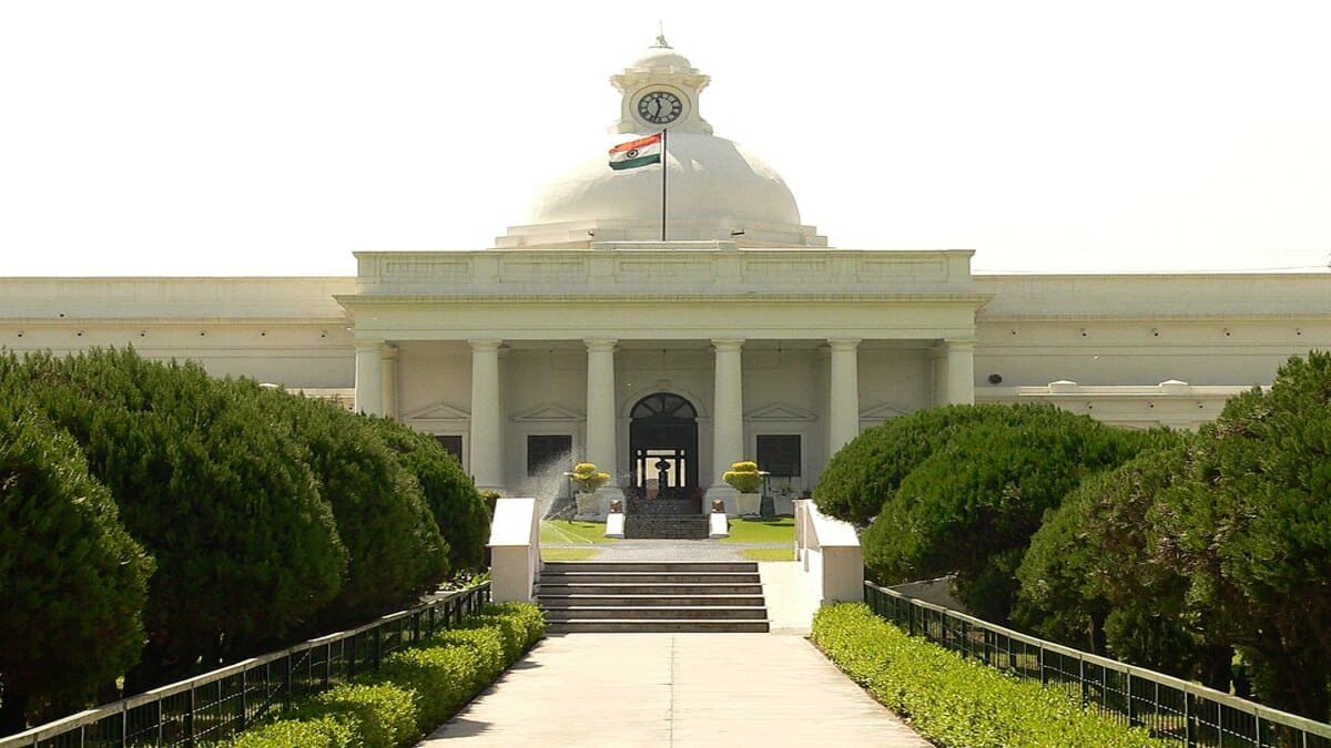 IIT Roorkee's advisory has been criticised as a “gag order” online, as it warned students against using any social media platform to discuss the current CJP protests. (Image source: Wikimedia Commons)