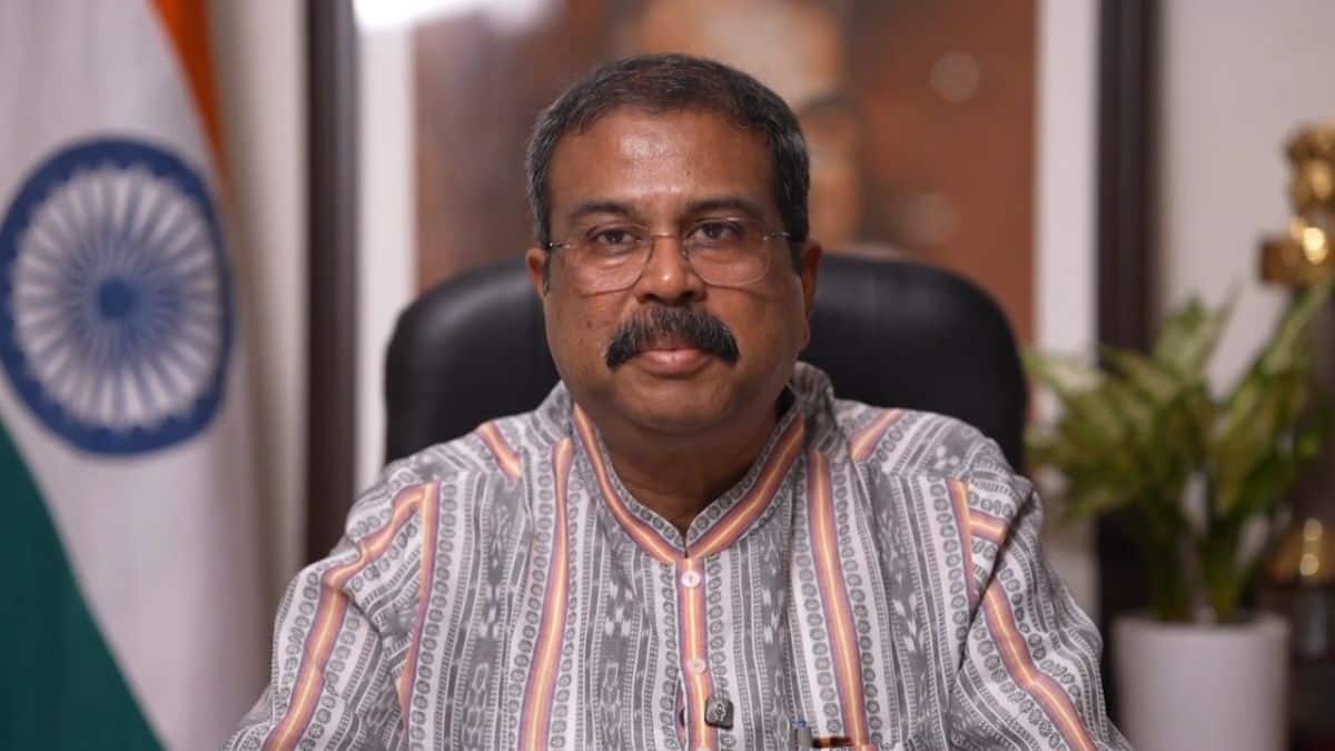 शिक्षा मंत्री ने कहा कि भारत के छात्र “किसी राजनीतिक अभियान के मोहरे” की तरह इस्तेमाल किये जाने से कहीं बेहतर व्यवहार के हकदार हैं। (इमेज-एक्स/धर्मेंद्र प्रधान)