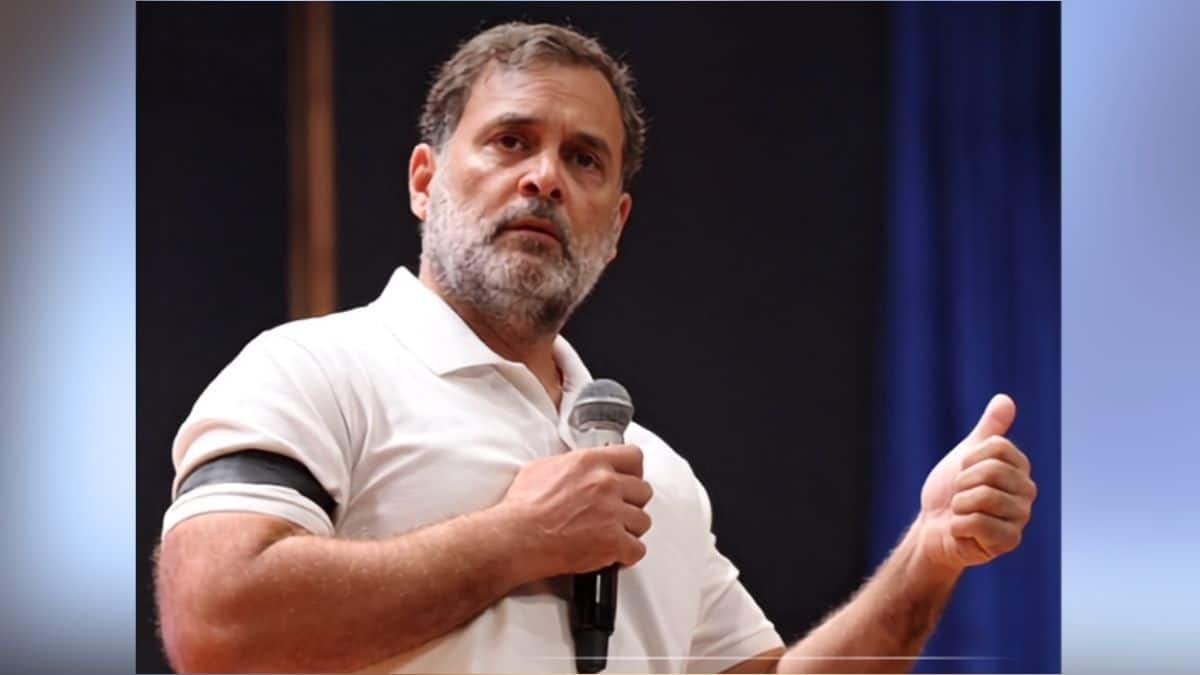 प्रेस कॉन्फ्रेंस को संबोधित करते हुए, राहुल गांधी ने इस मामले में भारत सरकार के सामने 3 मांगें रखी हैं। (इमेज-एक्स/@INCIndia)