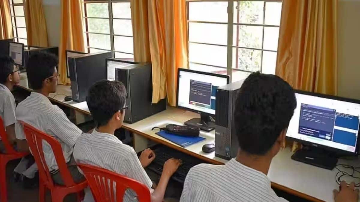 कॉजपा के प्रदर्शन के मद्देनजर कई स्कूलों ने कक्षाओं और परिवहन व्यवस्था में बदलाव किया है। (प्रतीकात्मक-विकिमीडिया कॉमन्स)