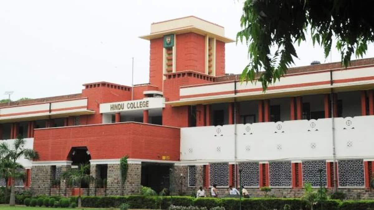 DU UG CSAS 2nd Cut-offs 2026: Candidates can download the DU round 2 cut-off pdf for various colleges through the official website at admission.uod.ac.in. (Image source: Wikimedia Commons)