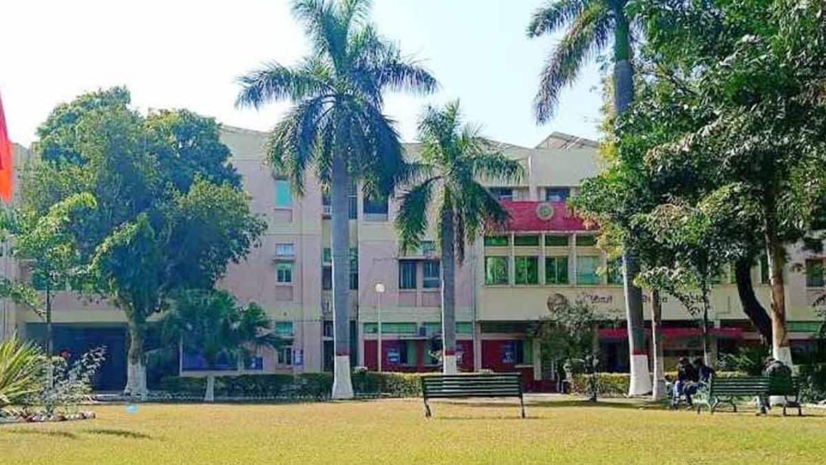 CAG flags rule violations, staff shortages, infrastructure gaps and financial mismanagement at Jiwaji University. (Image: Jiwaji University website)