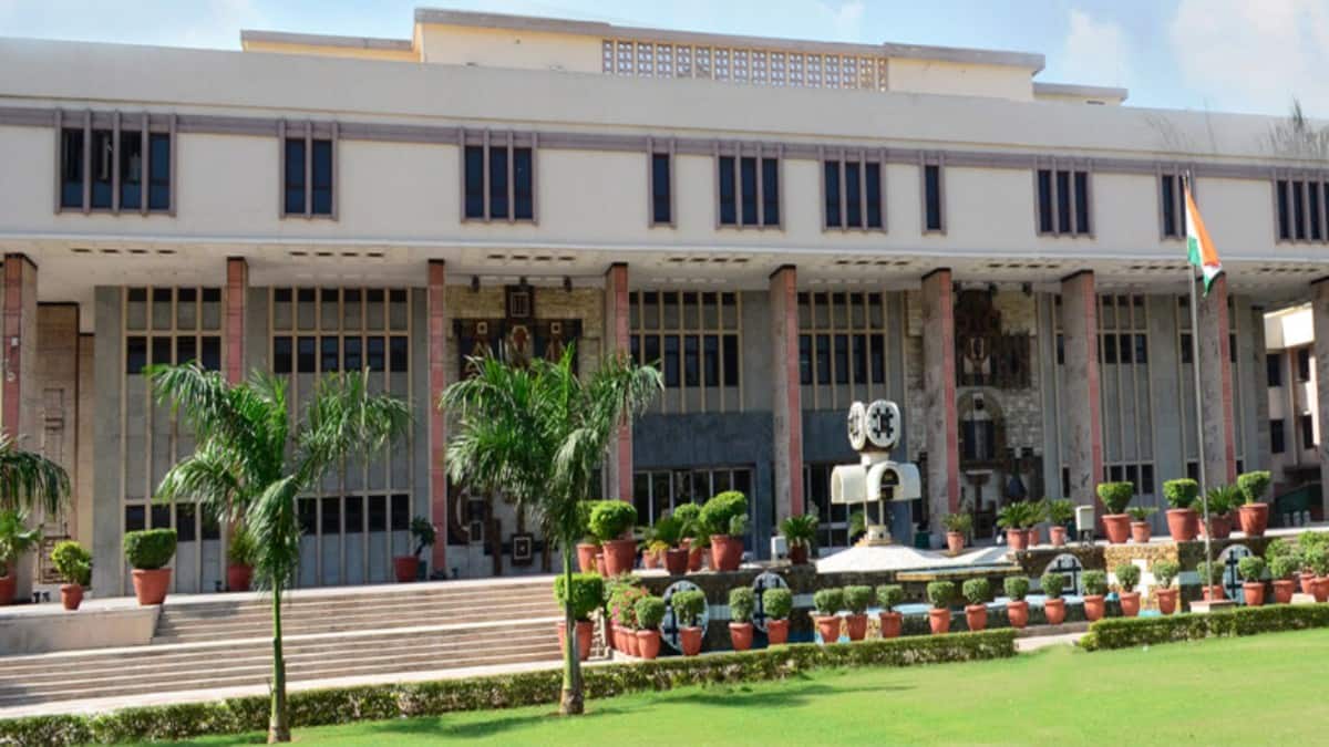 SFI joint secretary Aishe Ghosh appeared before a Delhi court in connection with a 2021 protest case. (Image: Delhi High Court Official website)