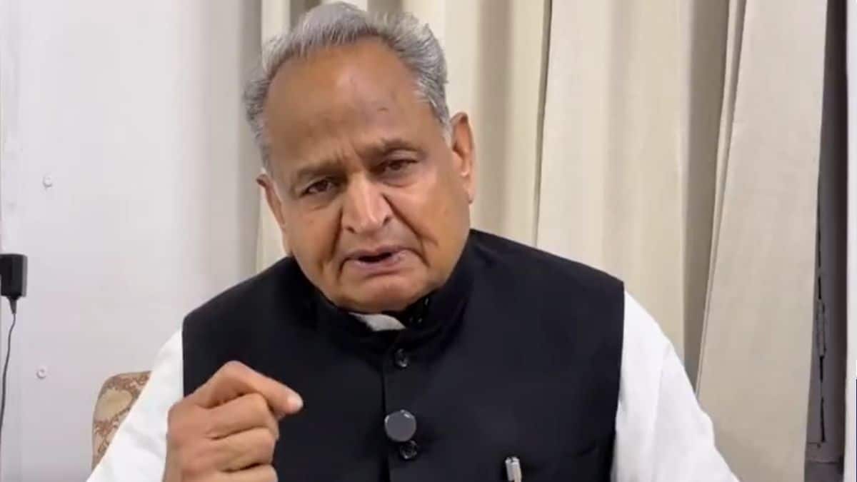 राजस्थान के पूर्व मुख्यमंत्री ने आरोप लगाया कि अजमेर में उप जेलर भर्ती परीक्षा के दौरान भी इसी तरह की घटनाएं हुईं। (इमेज-आधिकारिक एक्स/अशोक गहलोत)