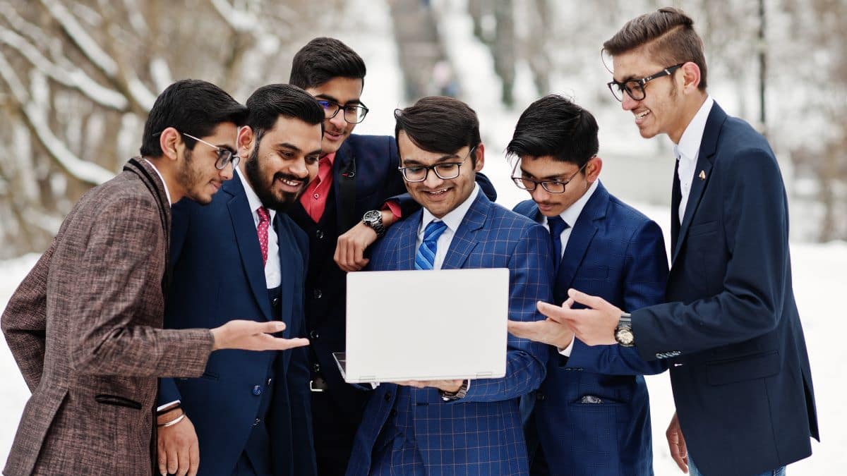 The report is based on a survey among 6,745 students and graduates from 134 nationalities in Germany. (Image: Magnific)