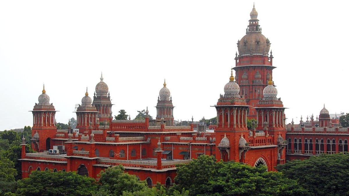 Madras HC orders TN private schools to display approved fee details (Image Credit: Wikimedia Commons)