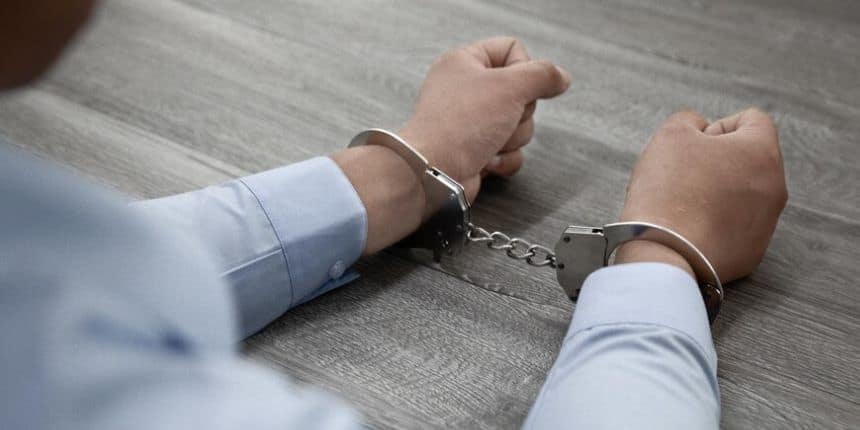 पुलिस ने संभावित ठिकानों पर छापेमारी कर दो मुख्य आरोपियों को गिरफ्तार किया। (प्रतीकात्मक-फ्रीपिक)