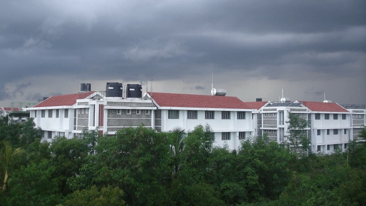 On July 23, the NALSAR University’s 2026 batch students approached the administration and urged it to reconsider the tradition of inviting the CJI to the convocation. (Image source: NALSAR University official website)