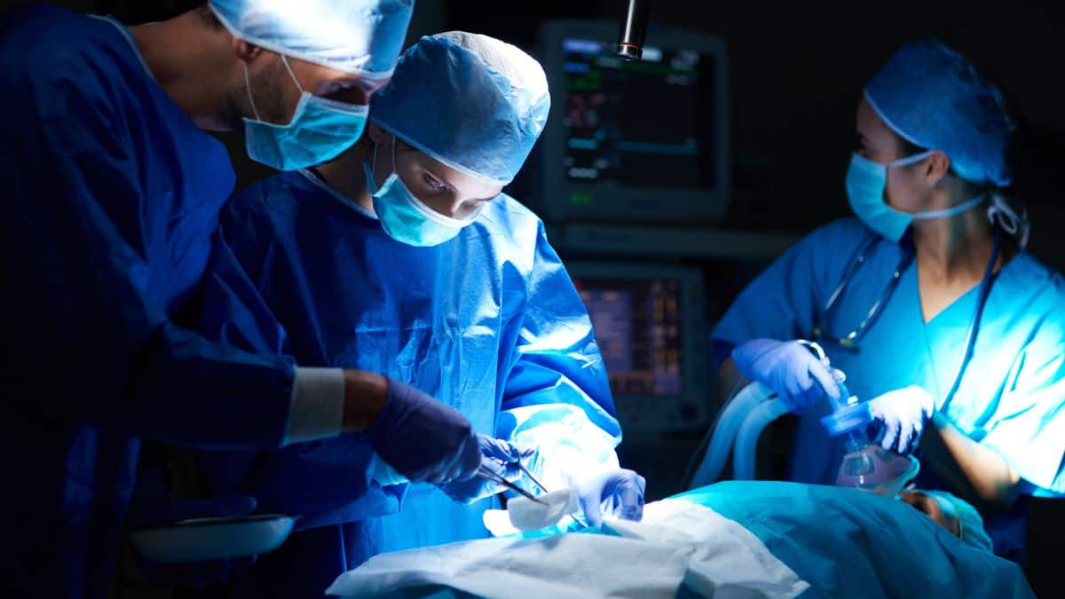 Maharashtra has 85 medical education institutes offering MBBS, 43 government and 42 private. (Image: Magnific)
