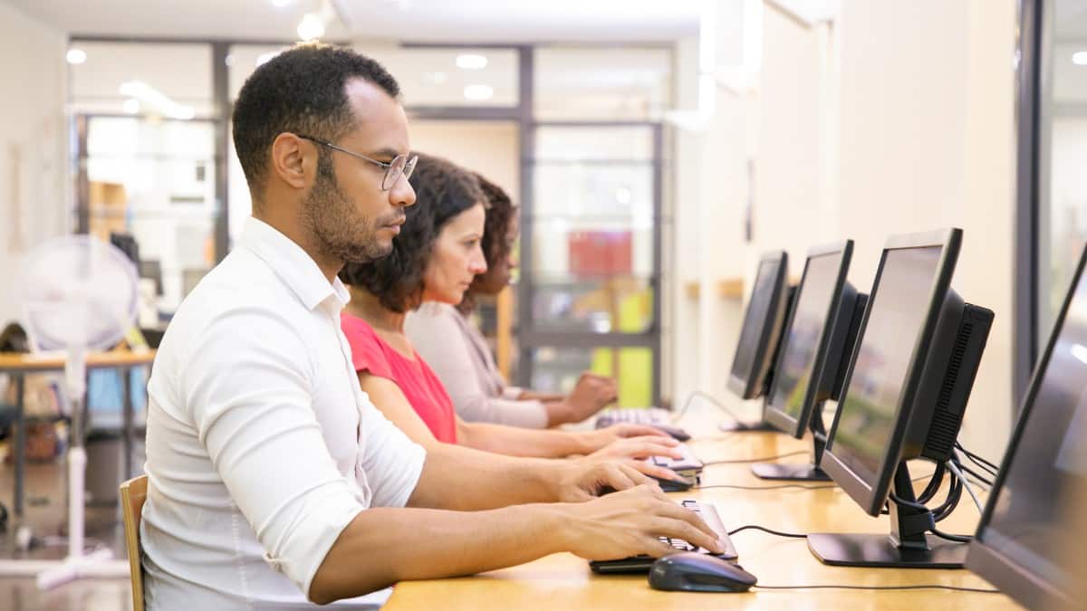 Candidates protest over glitches in Bombay HC clerk typing test. (Representational Image: Magnific)