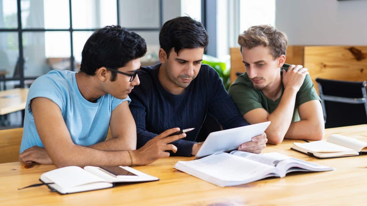 JoSAA 2026: Civil Engineering cut-off shows a rise in opening cut-off and a fall in closing cut-off across IITs. (Representational Image: Magnific)