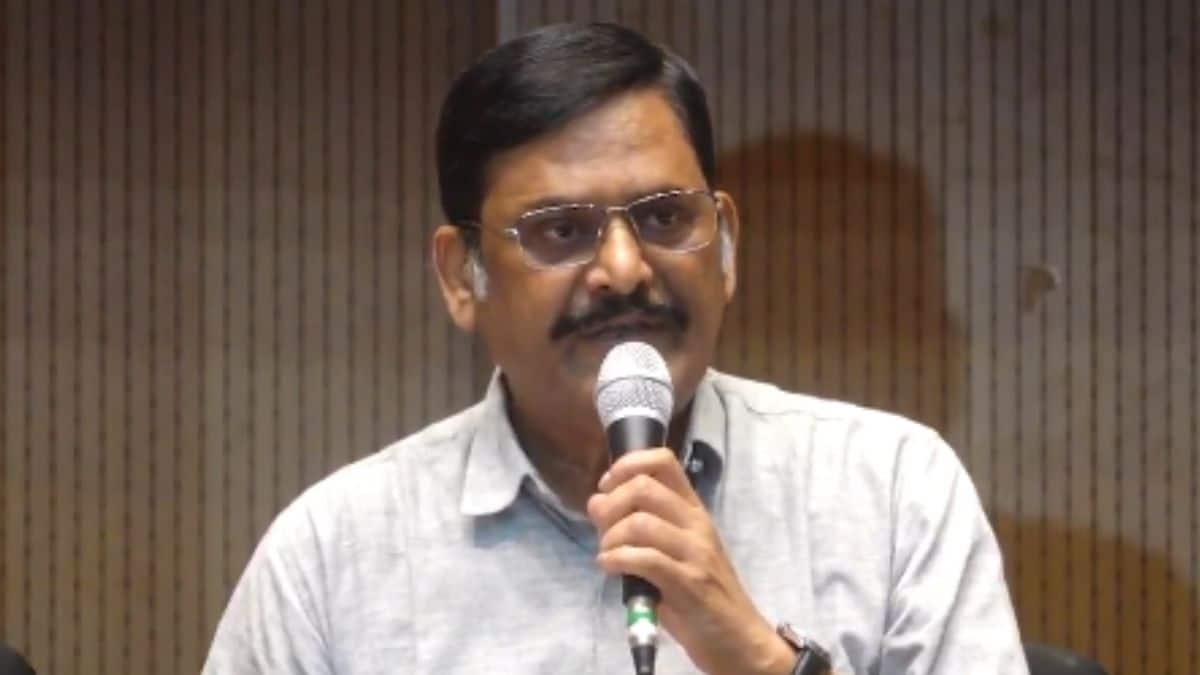विवाद बढ़ने के बाद राजेश सिंह ने वीडियो जारी कर उम्मीदवारों के माफी मांगी है। (इमेज-एक्स/@BPSCOffice)