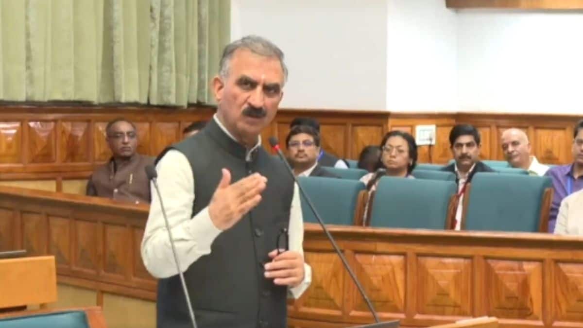 सीएम ने हिमाचल प्रदेश विधानसभा में 26 अगस्त को प्रश्नकाल के दौरान आउटसोर्सिंग के जरिए कर्मचारियों की नियुक्ति का मुद्दा उठा। (इमेज- एक्स/@SukhuSukhvinde)