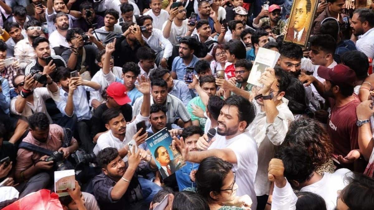 अभिजीत दीपके ने कहा कि उन्होंने रविवार रात वीडियो कॉल के माध्यम से छात्र नेताओं से बात की। (इमेज-एक्स/@abhijeet_dipke)
