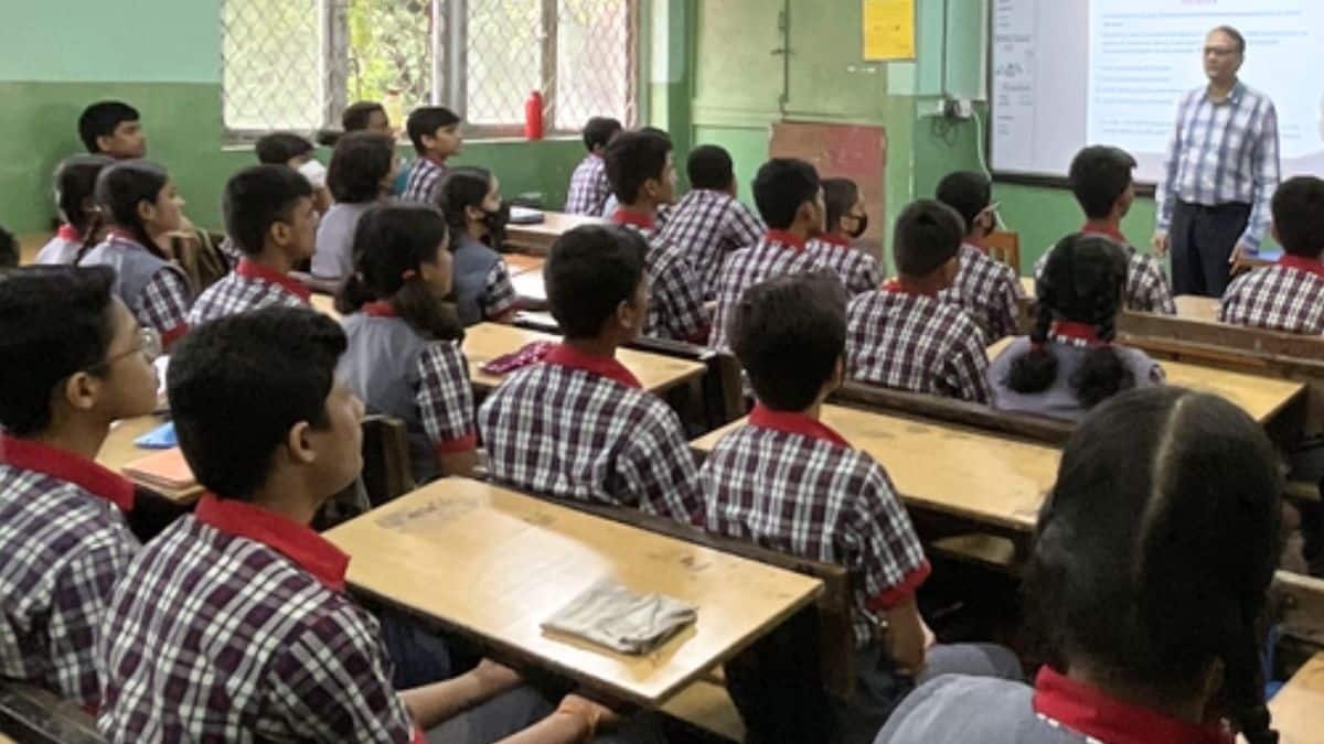 केवीएस ने अपने आधिकारिक ‘एक्स’ हैंडल पर एक पोस्ट के जरिए यह जानकारी दी है। (प्रतीकात्मक-विकिमीडिया कॉमन्स)