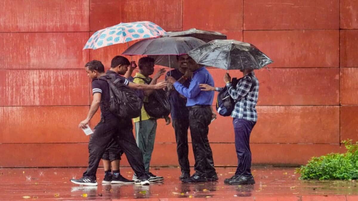 Police have appealed to the public via social media not to step out unnecessarily and to use alternative routes. (Image source: PTI)