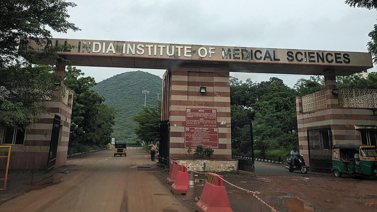 MCC Counselling 2026; MBBS aspirants can access NEET UG round 1 choice filling facility at mcc.nic.in. (Image source: Wikimedia Commons)