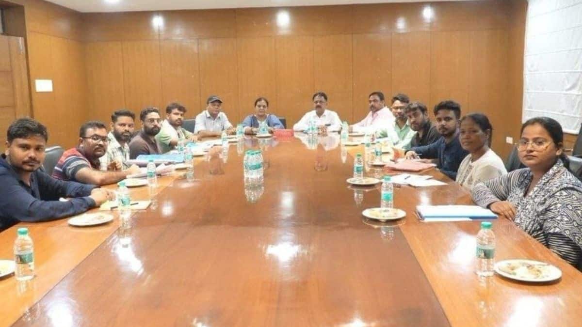 सरकार ने जेपीएससी/जेएसएससी रिफॉर्म मंच के 10 सदस्यीय प्रतिनिधिमंडल के साथ भी वार्ता की थी। (इमेज-आधिकारिक एक्स/@JPSCreformanch)