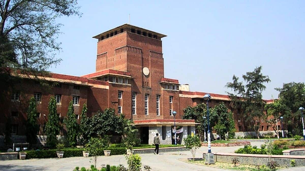 डीयू ने कहा है कि कॉलेजों में नए हॉस्टल बनाने की संभावनाओं पर विचार करें। (प्रतीकात्मक-विकिमीडिया कॉमन्स)