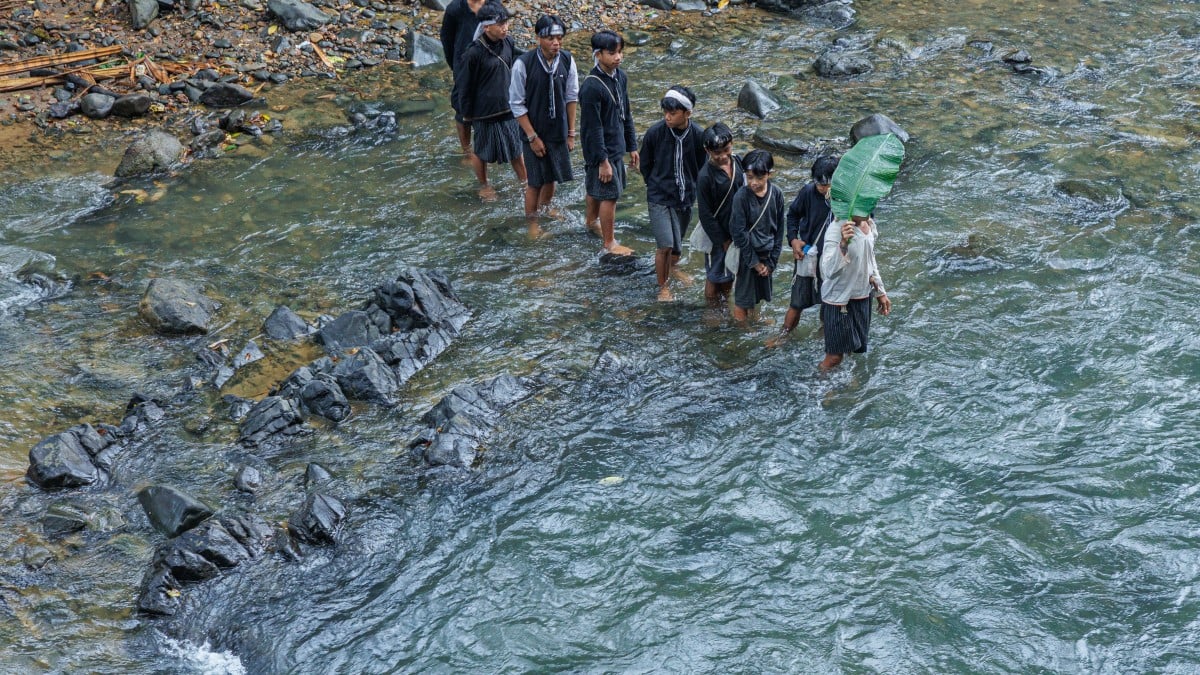 Schoolchildren reportedly cross the Pairi river using an unfinished bridge in Chhattisgarh (Representational Image: Pexels)