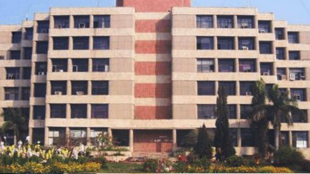 अभ्यर्थी आधिकारिक वेबसाइट upsssc.gov.in पर जाकर अपनी परीक्षा शहर की जानकारी डाउनलोड कर सकते हैं। (इमेज-आधिकारिक वेबसाइट)