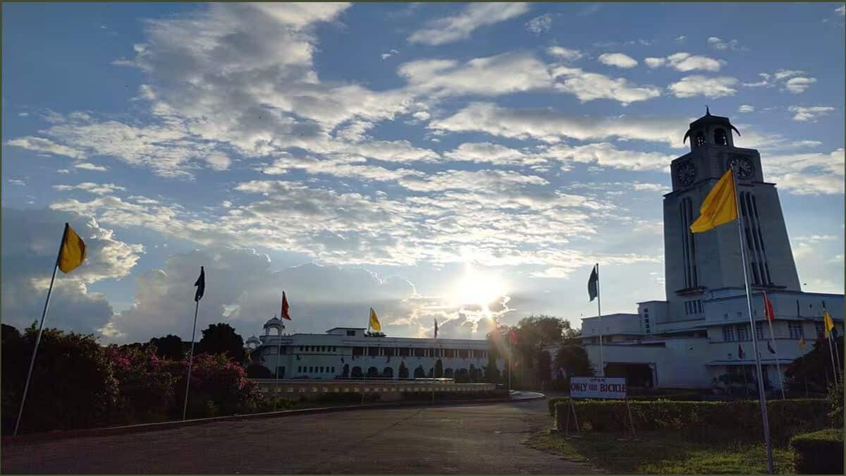 BITSAT 2026 Cut-offs: CS at 308 in Pilani, 274 in Goa, 272 in Hyderabad (Image source: Wikimedia Commons)
