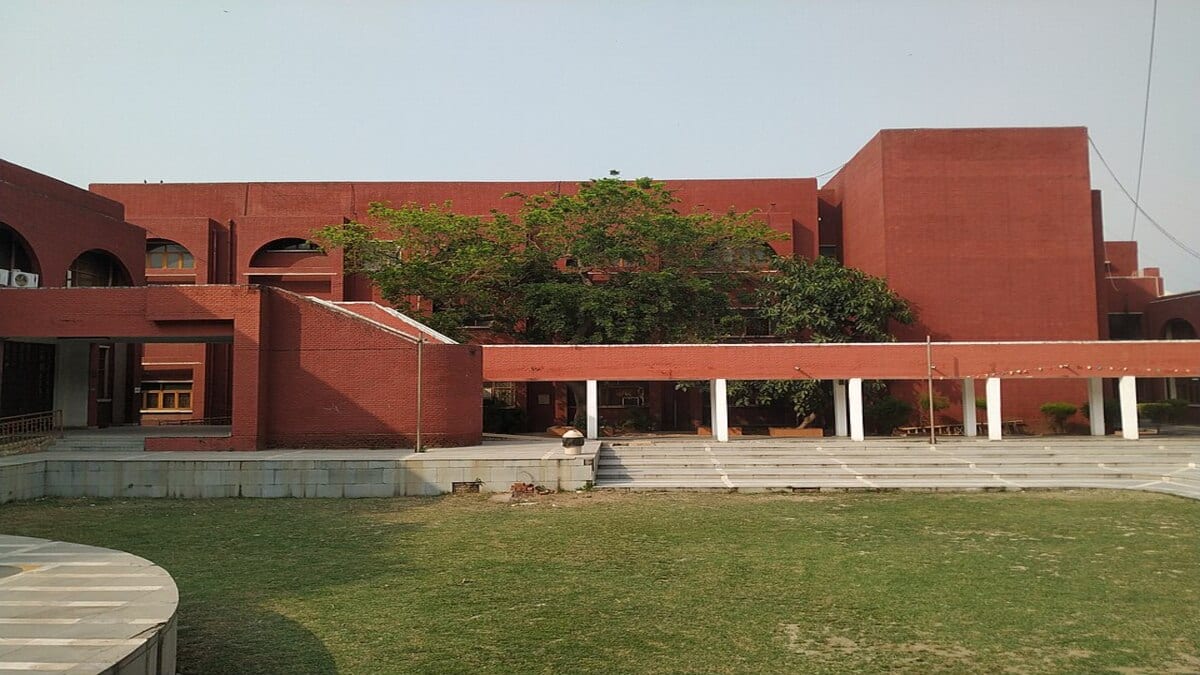 Delhi University admissions under the Competence Enhancement Scheme (CES) 2026 begins at ces.du.ac.in. (Image source; Wikimedia Commons)