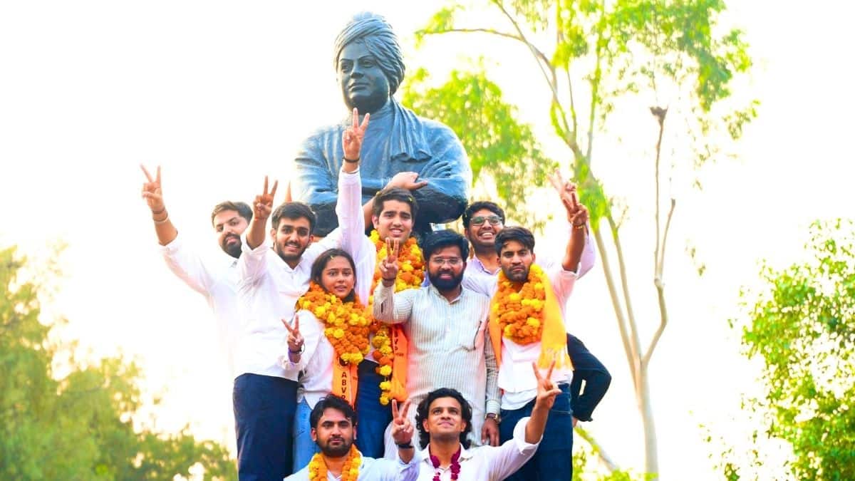 एबीवीपी ने डूसू चुनावों में कांग्रेस के एनएसयूआई के खिलाफ 3-0 से जीत हासिल की। (इमेज-एक्स/@ABVPVoice)