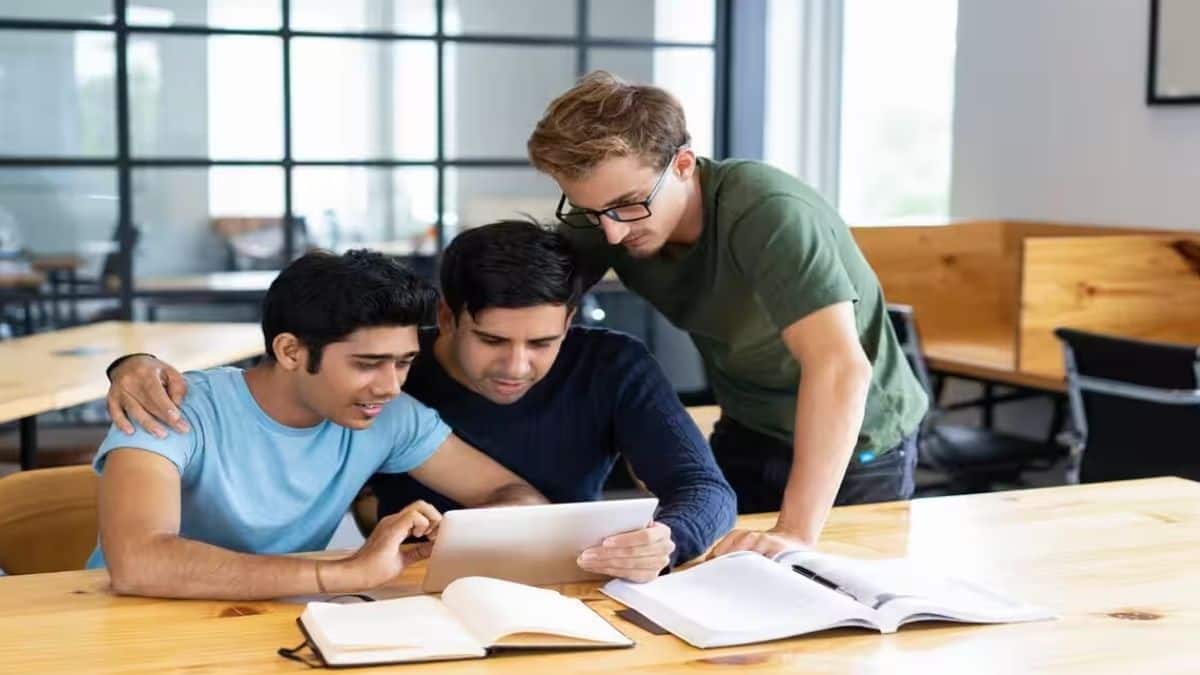 कैट परीक्षा 3 सत्रों में देश भर के करीब 170 शहरों में कंप्यूटर आधारित मोड में आयोजित की जाएगी। (प्रतीकात्मक-मैग्निफिक)