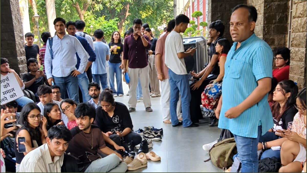 Hindu College Staff Association opposes show-cause notices issued to faculty members. (Image credit: Special arrangement)