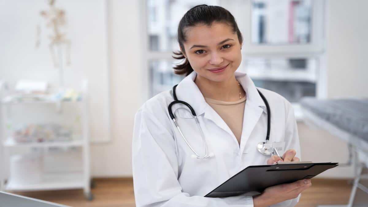 The NEET PG 2026 was held for a total of 720 marks, while the 2025 session was conducted for a maximum of 800 marks. (Representative image: Magnific)