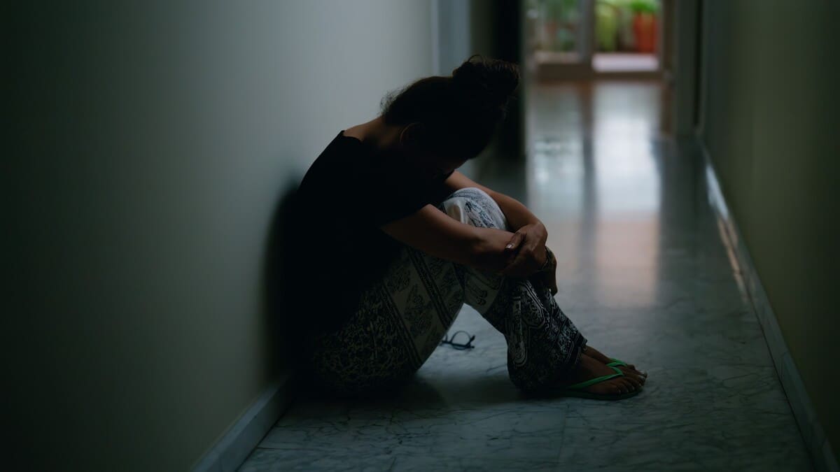 The 15-year-old girl stated in her complaint that after completing her physical education half-yearly examination, all the students were studying in the prayer hall. (Representative image: Magnific)