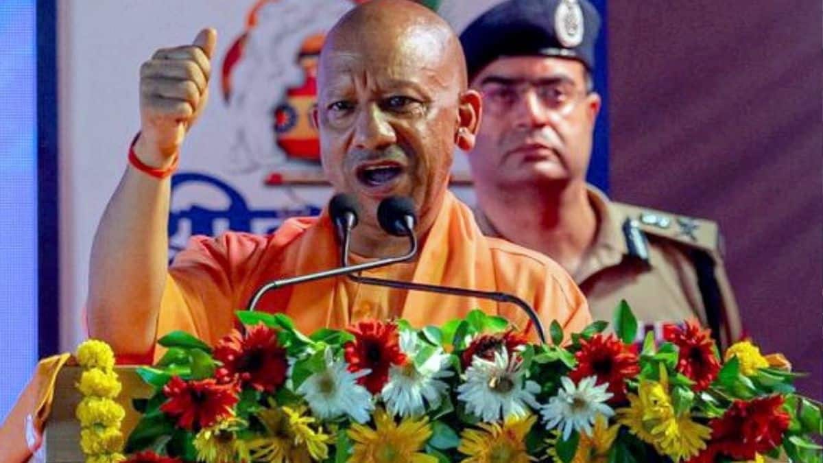 भारत में शिक्षक दिवस पूर्व राष्ट्रपति डॉ. सर्वपल्ली राधाकृष्णन की जयंती के उपलक्ष्य में मनाया जाता है। (इमेज-@CMOfficeUP)