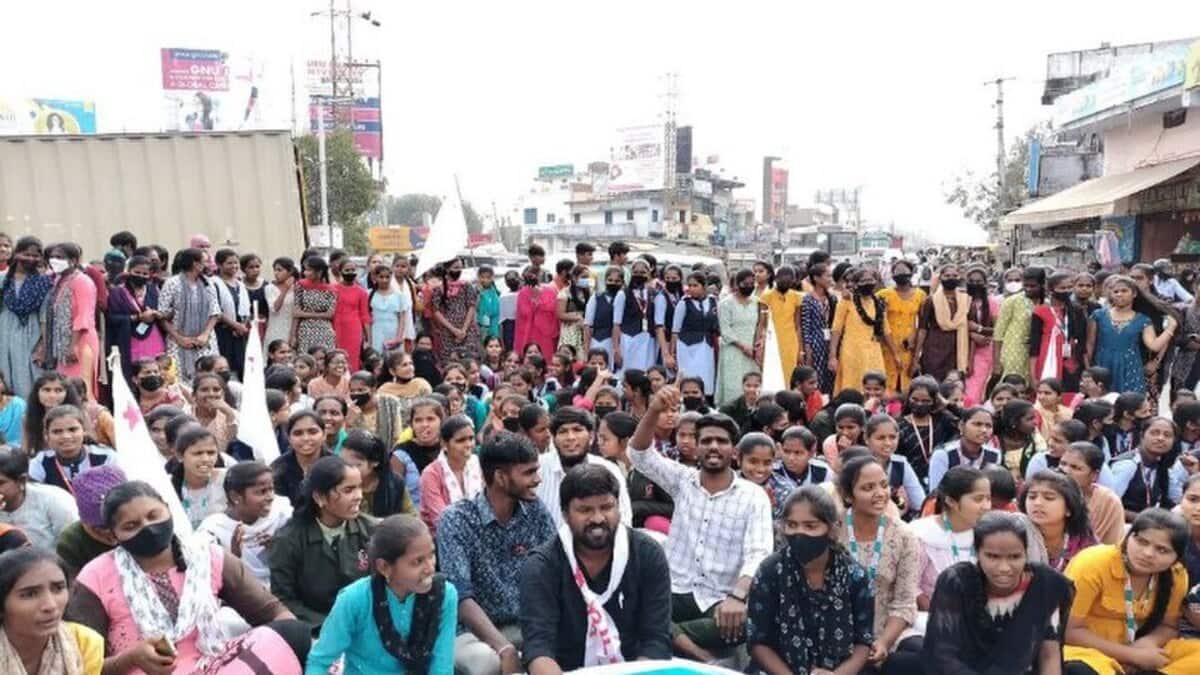 MPSC Pune Protest: Students have demanded an explanation from the commission over the paper leak within 8 days. (Representational image: Wikimedia Commons)